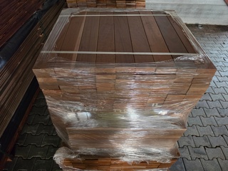 Ca. 432x Ipé Planken Geschaafd Country Grade, 27x90mm, lengte 217/65cm